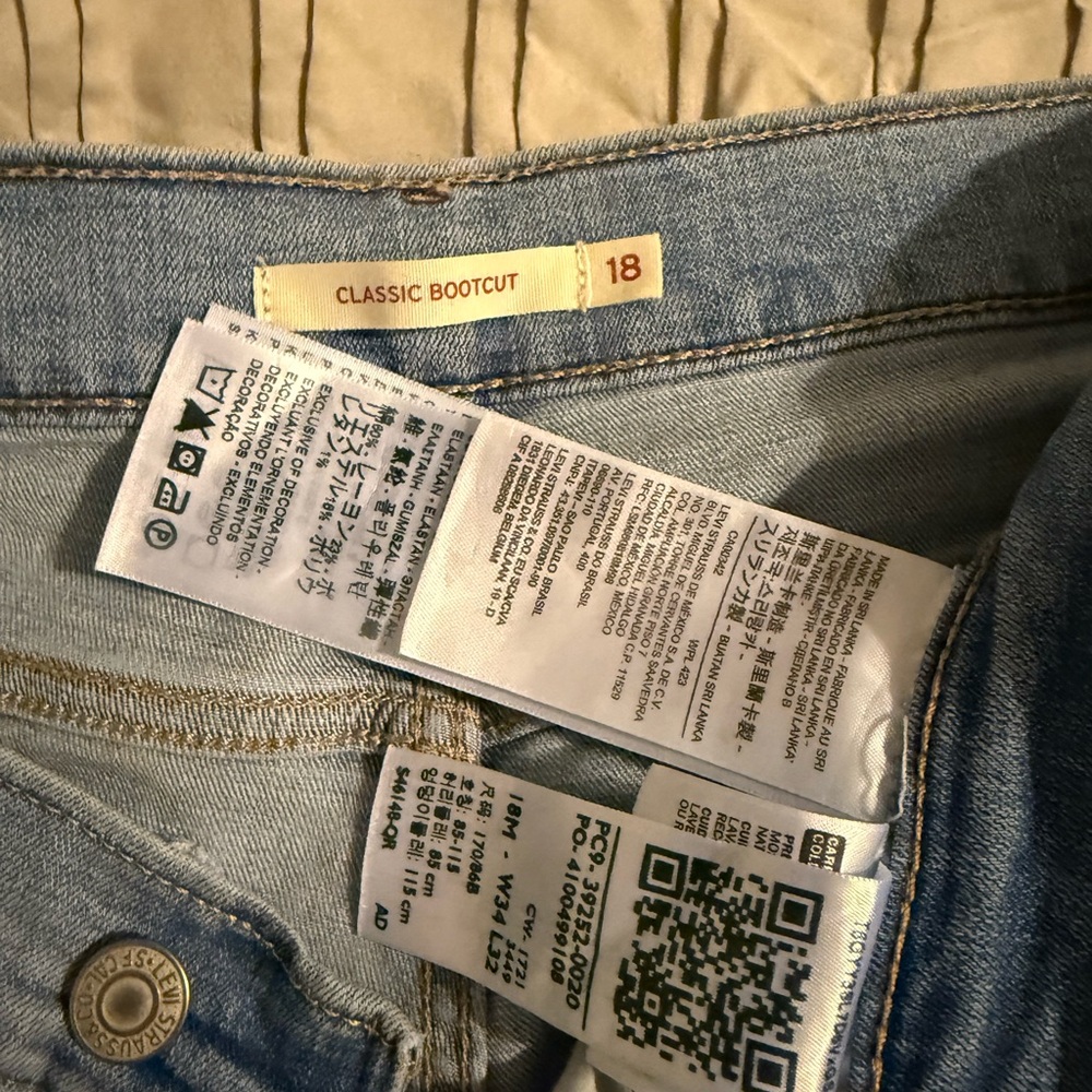Levi’s Women’s Relaxed Jeans in Soft Blue size 18 - Picture 4 of 4